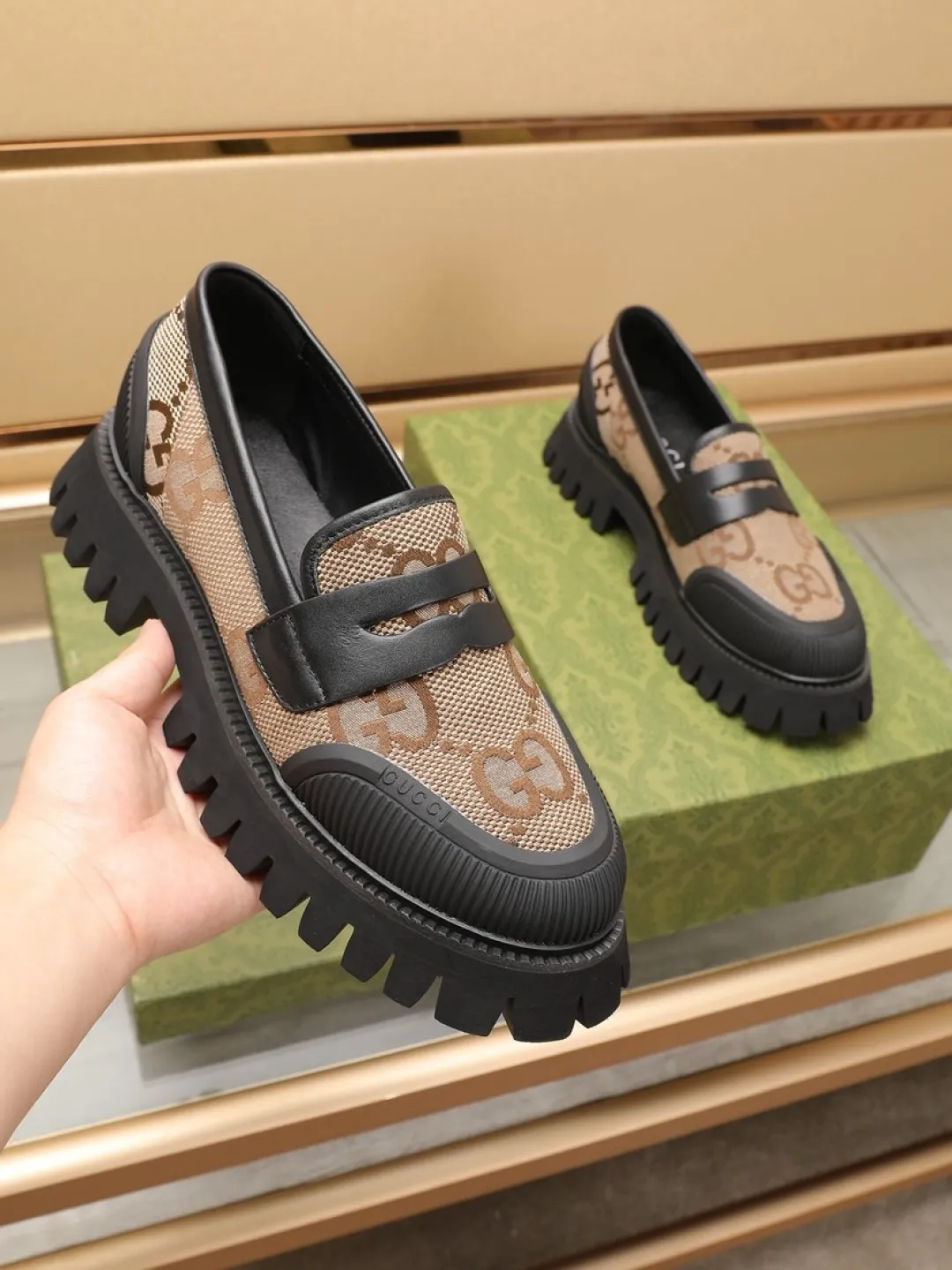 Men's Men's Shoes 💰P540💰[GUCCI] 🆕Men's classic loafers, which combine classic shoe styles with retro California style. Slipper style design, easy to put on and take off. The upper is carefully made of original fabric and decorated with a rubber concave sole and the logo on the upper. Wear it with casual clothing or a suit. Size: 38-44 (45.46 customized)